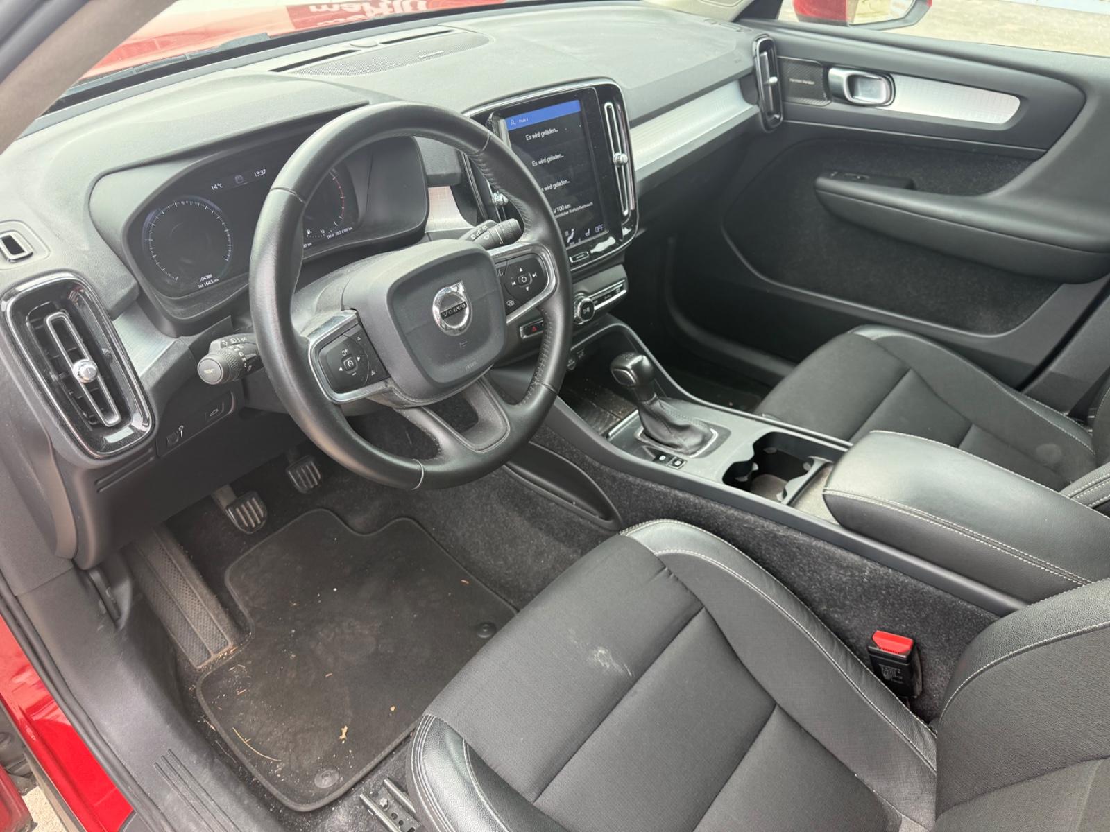 Volvo XC 40 XC40 Momentum 2WD+LED+USB+SITZHEIZUNG+BC+M