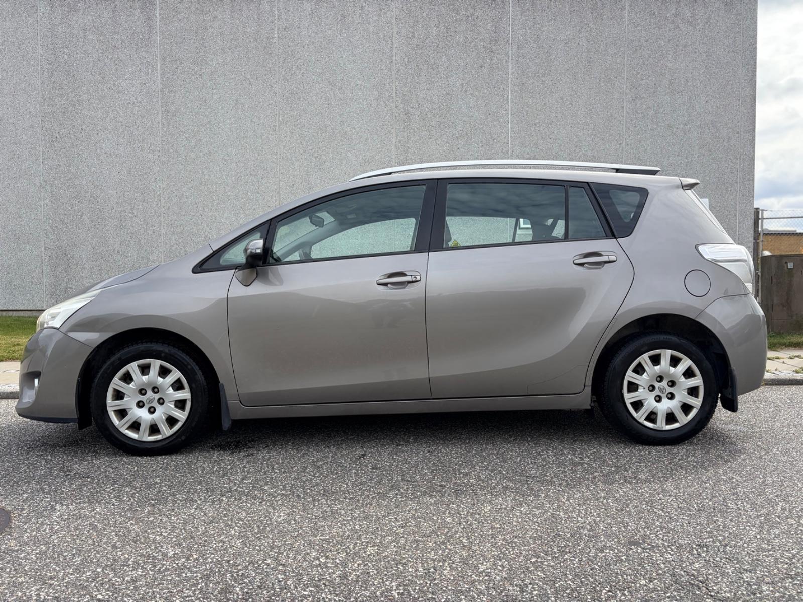 Toyota Verso 2015 — engine 1.598 cm³, 111 HP (82kW)