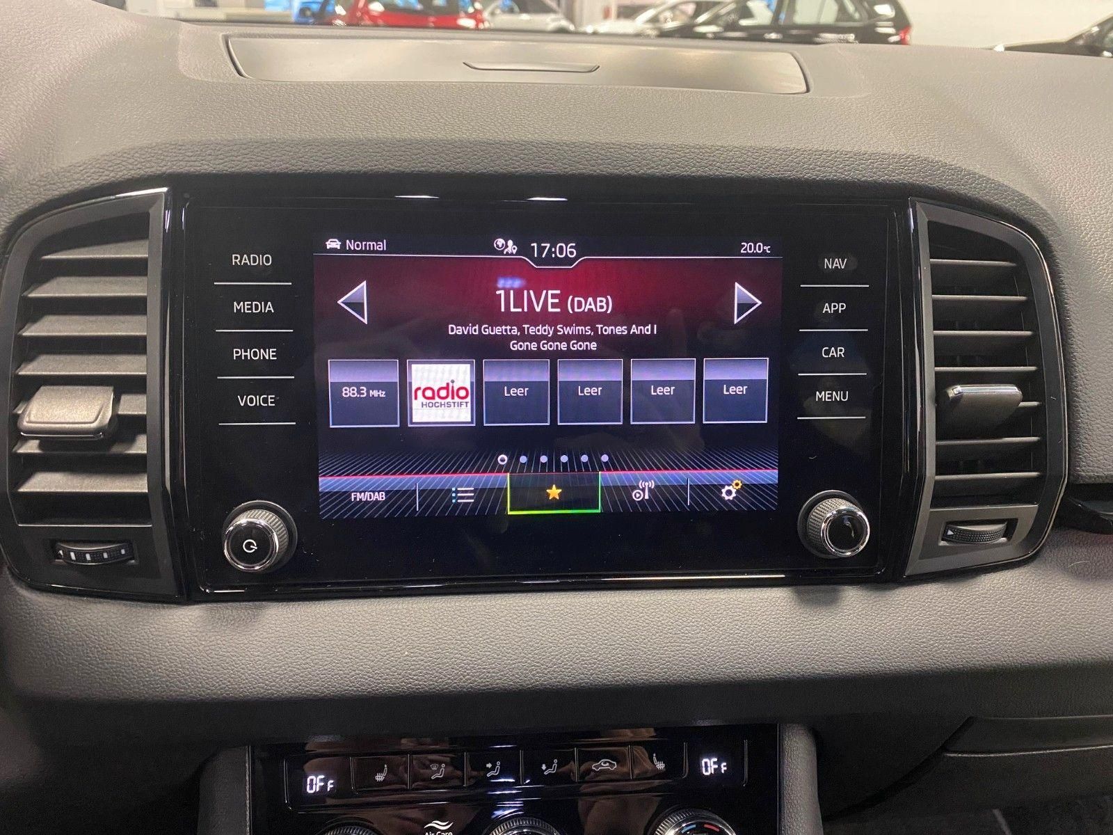 Fahrzeugabbildung SKODA Karoq 1.5 TSI DSG Sportline+NAVI+MATRIX+ACC+18"+