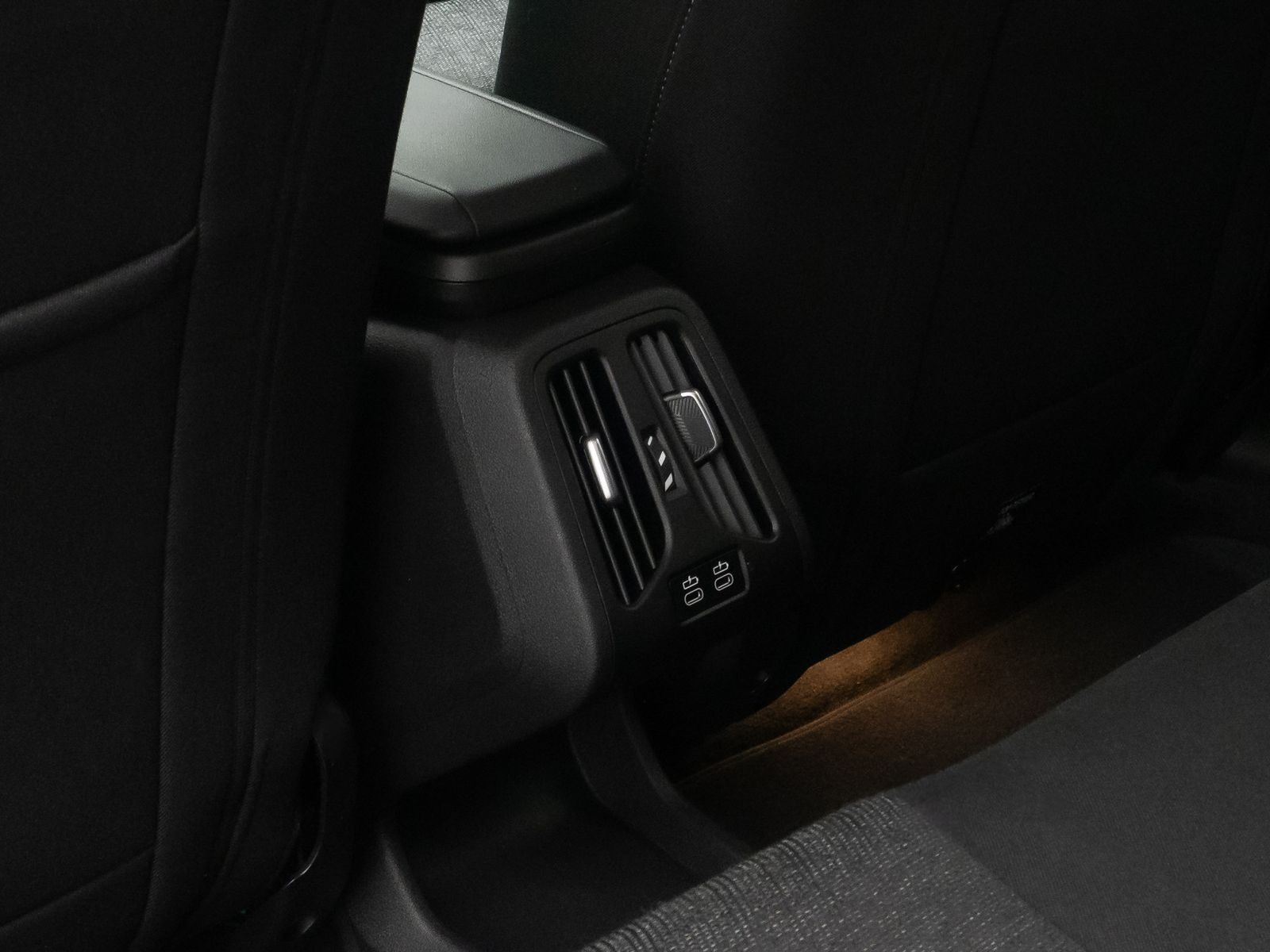 Fahrzeugabbildung BMW iX1 xD30 HUD DAB Komfort FernlichtAs Geschwindig