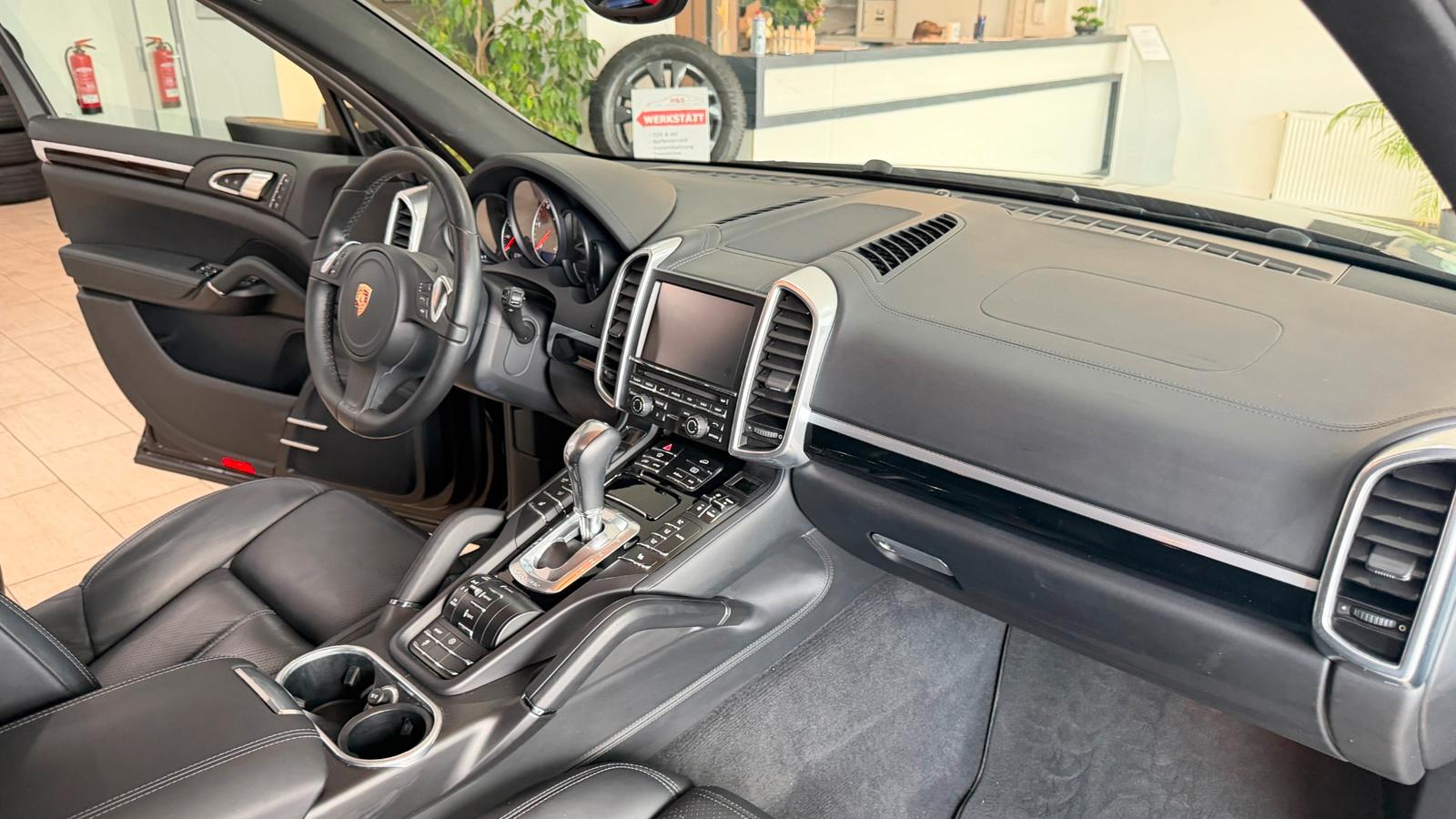 PORSCHE CAYENNE PLATINIUM EDITION 3.0 V6 245ch 4X4 BVA Toit ouvrant Sièges chauffants cuir Historique présent - 1ERE MAIN