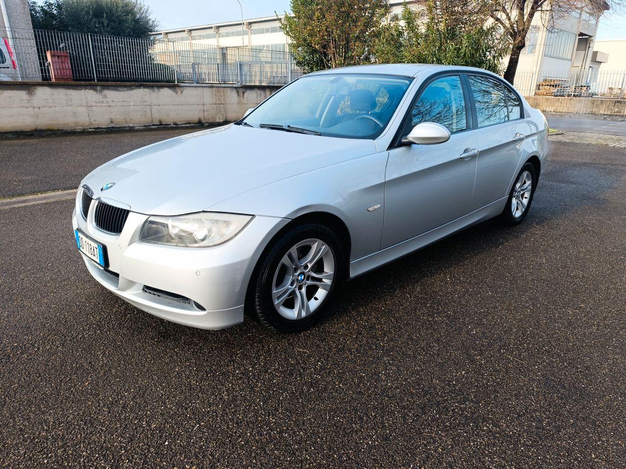 BMW 320 2006 — rear view