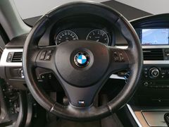 BMW 320 i Navi SHZ 19" Alus PDC Leder 