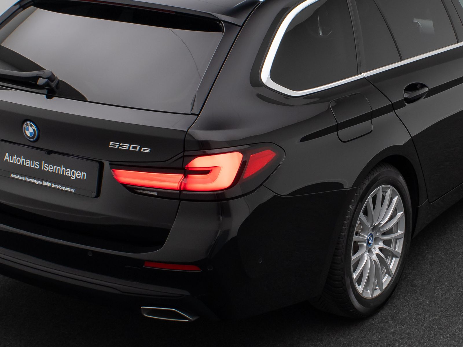Fahrzeugabbildung BMW 530e Alarm AHK Laser DAB HUD Kamera Sport 18Zoll