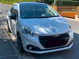 Peugeot 208 GT Line - Peugeot e-208 mit Benzin-Antrieb: Kleinwagen, Schaltgetriebe
