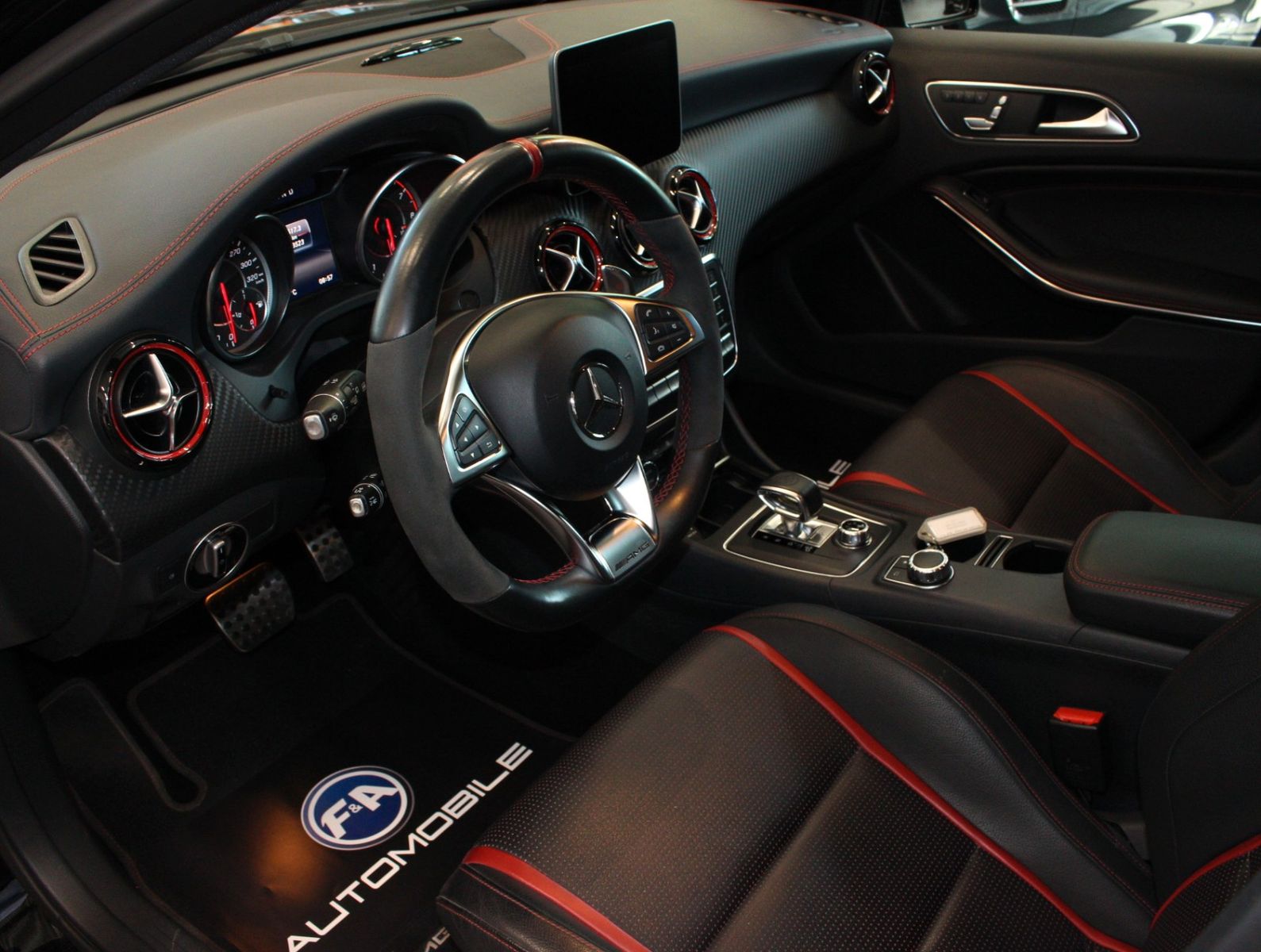 Fahrzeugabbildung Mercedes-Benz A 45 AMG 4MATIC *AMG Racing Kit*1.Hand