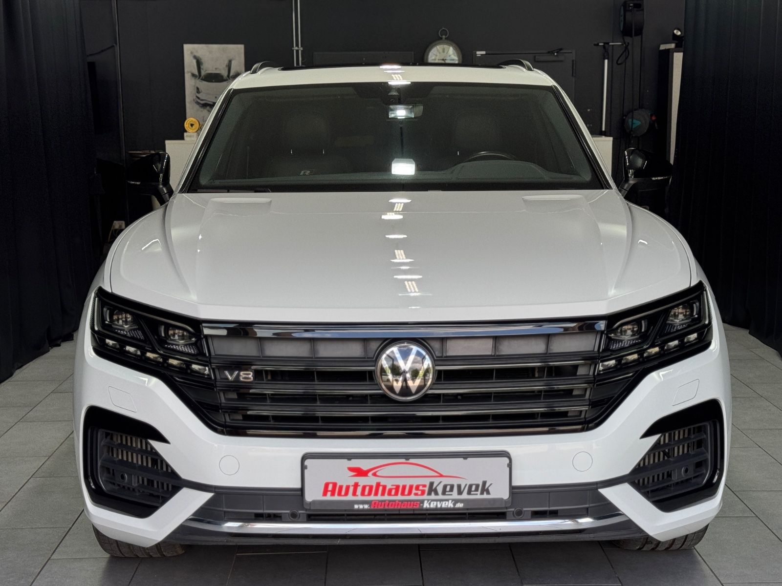 Fahrzeugabbildung Volkswagen Touareg 4.0 V8 TDI RLine|4Motion|MASSAGE|AHK|DYN