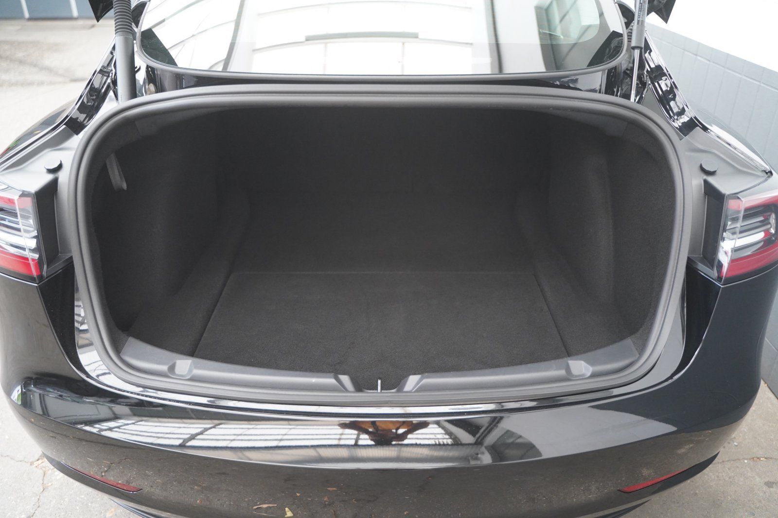 Tesla Model 3 Performance 1. Hand foto 8