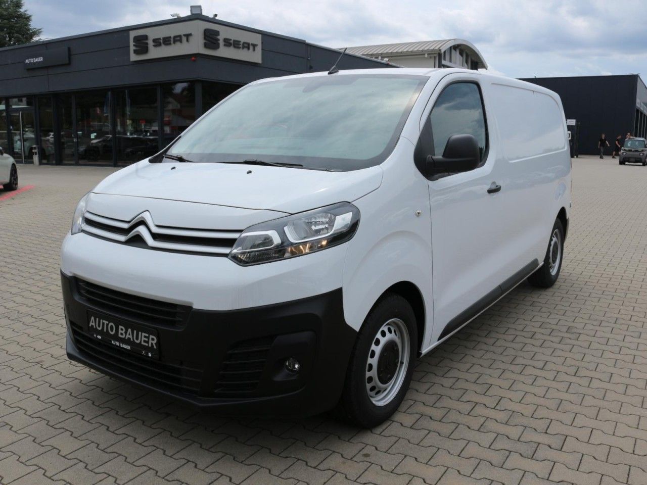 Fahrzeugabbildung Citroën JUMPY STANDARD 1.5 BlueHDi 100