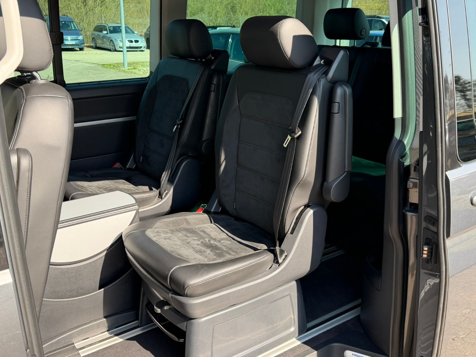 Fahrzeugabbildung Volkswagen T6 Transporter Bus Multivan Highline