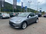 Tesla Model Y Long Range Dual AWD - silberne Tesla Model Y