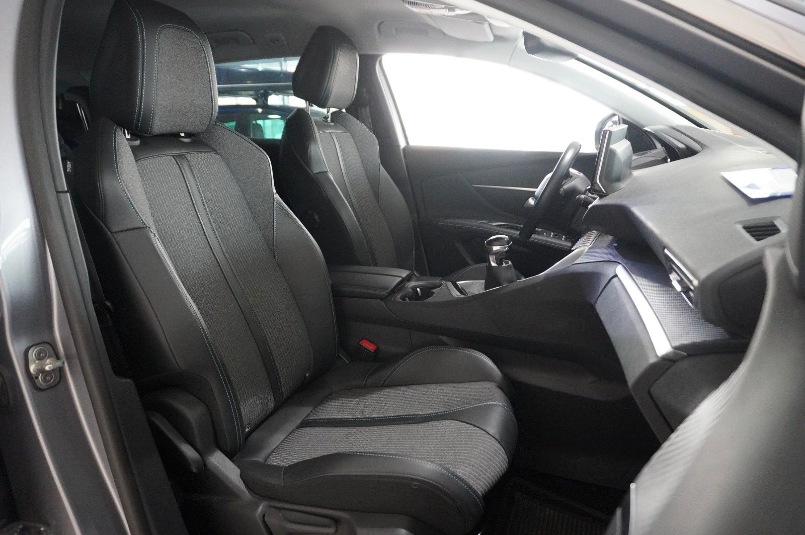 Fahrzeugabbildung Peugeot 3008 1.5D ALLURE NAVI/LED/KAMERA/SPORT/VIRTU/AHK