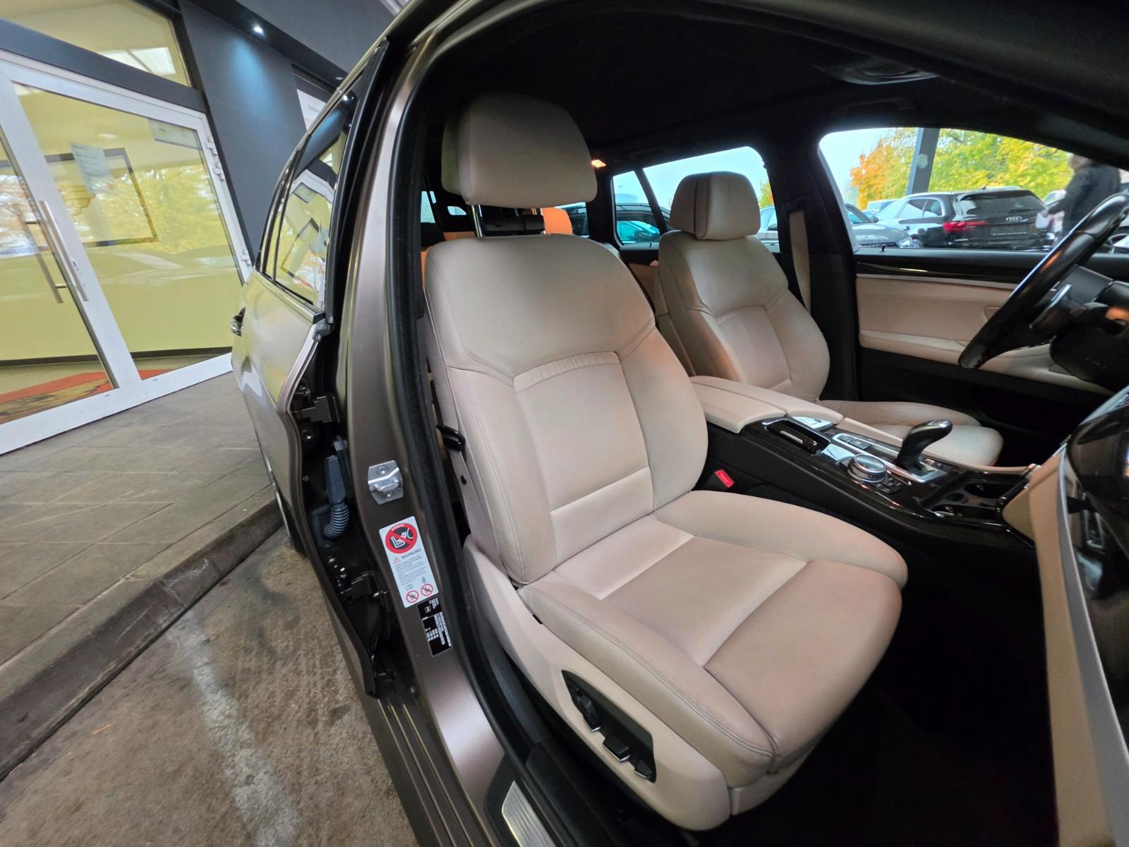 BMW 530d xDrive Touring M-Sportpaket FROZEN/Pano/AHK
