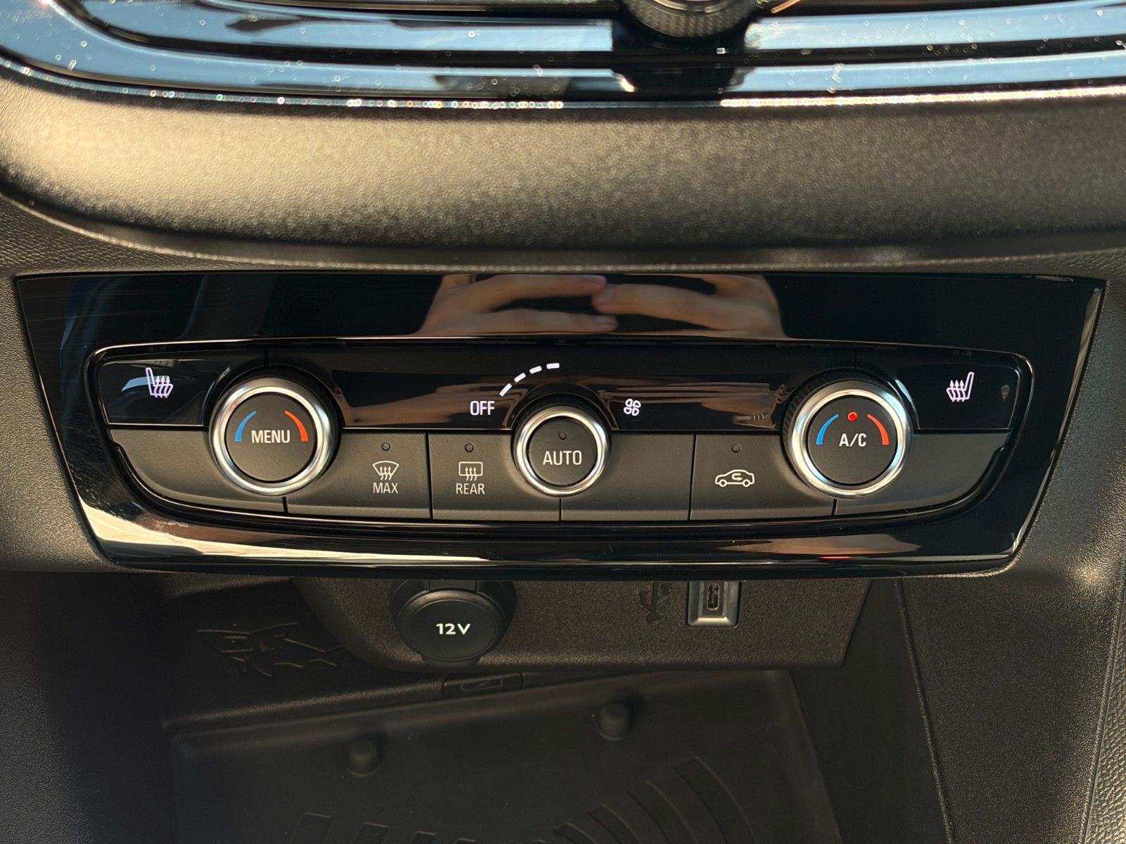 Fahrzeugabbildung Opel Corsa F GS 1.2 Turbo LHZ SHZ CAM LED CarPlay