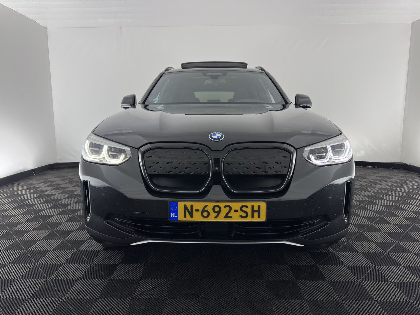 BMW iX3 High Executive 80 kWh [3-Fase-11kW] {SoH-100 imagem 2