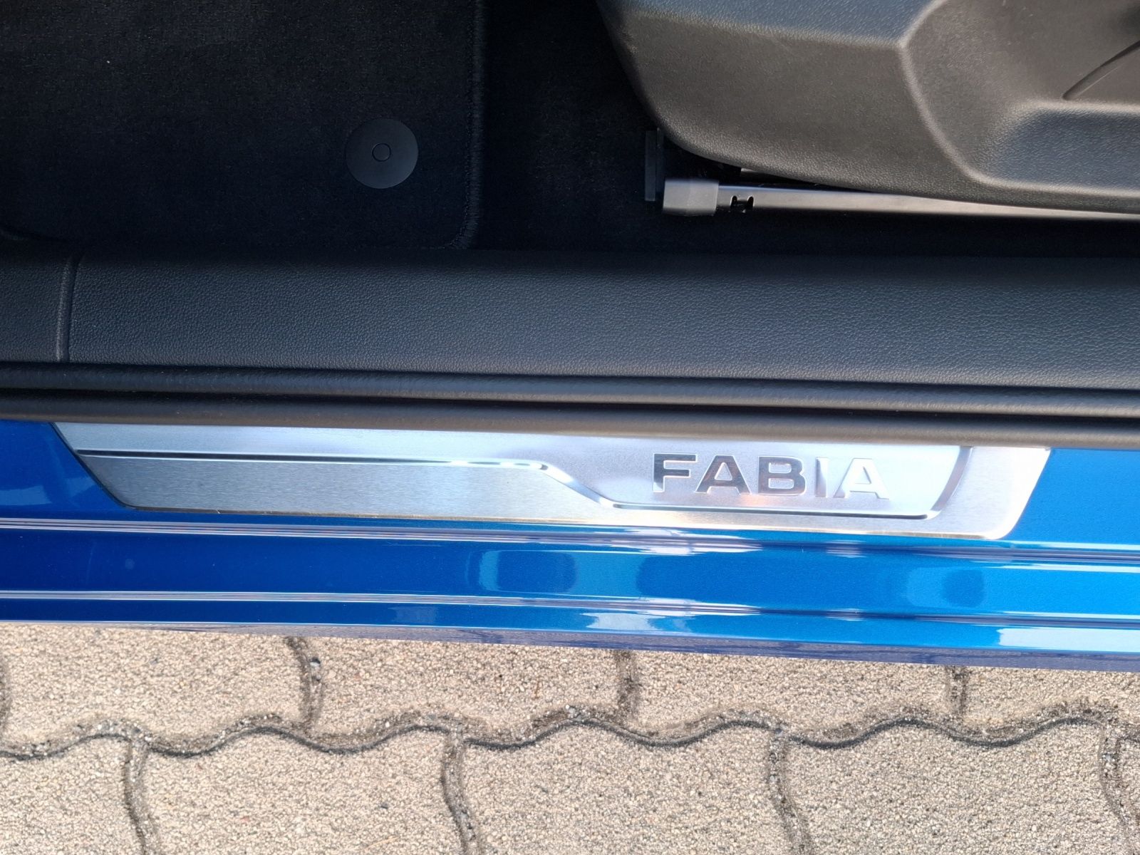 Fahrzeugabbildung SKODA Fabia TSI Tour LED Navi GRA RFK SH