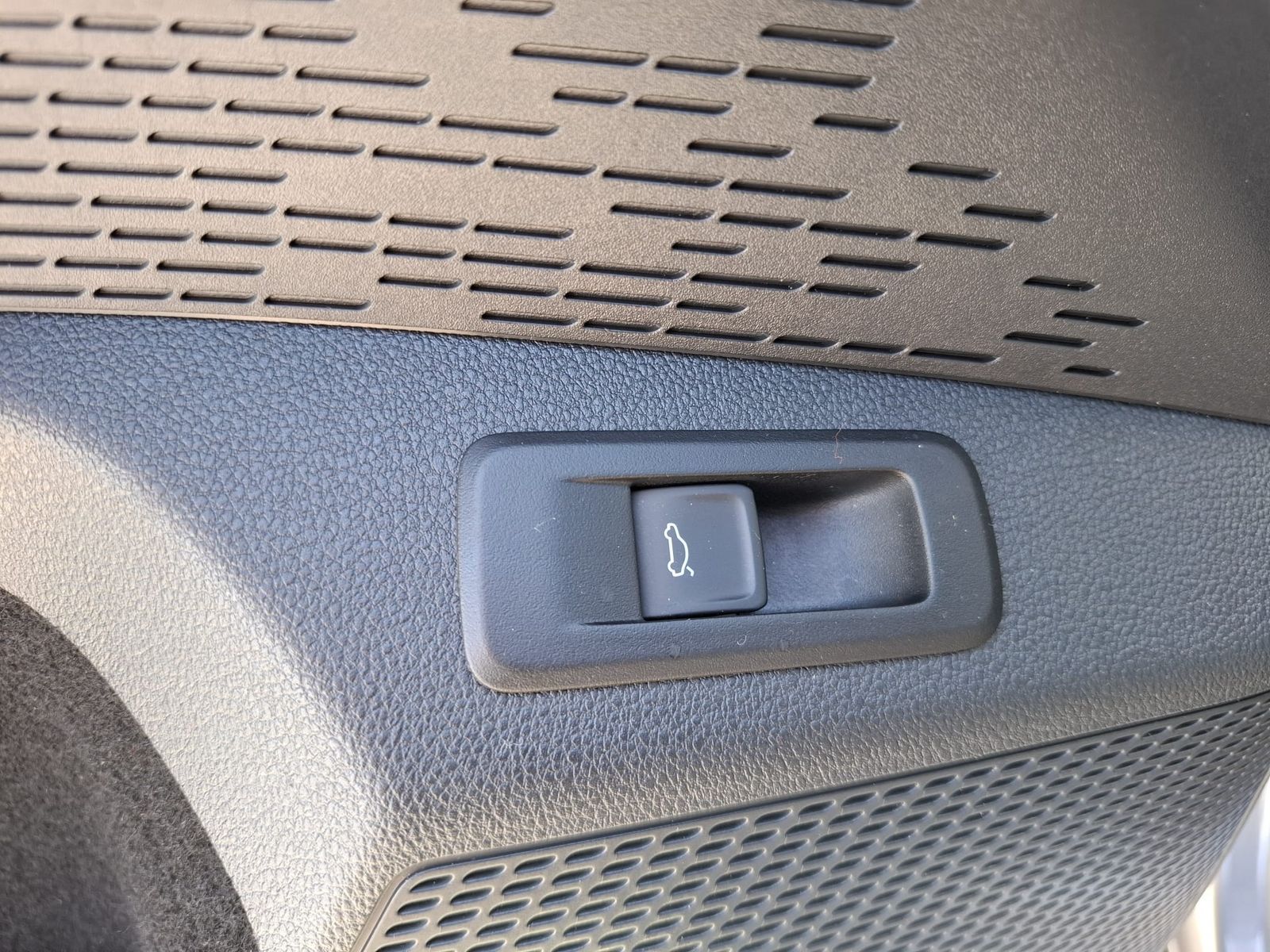 Fahrzeugabbildung SKODA Octavia 1.5 DSG Sportline PANO*MATRIX*AHK*5J.GAR