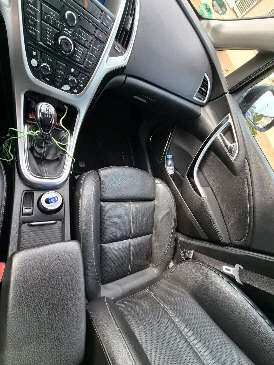 Opel Astra 2010 — photo 9