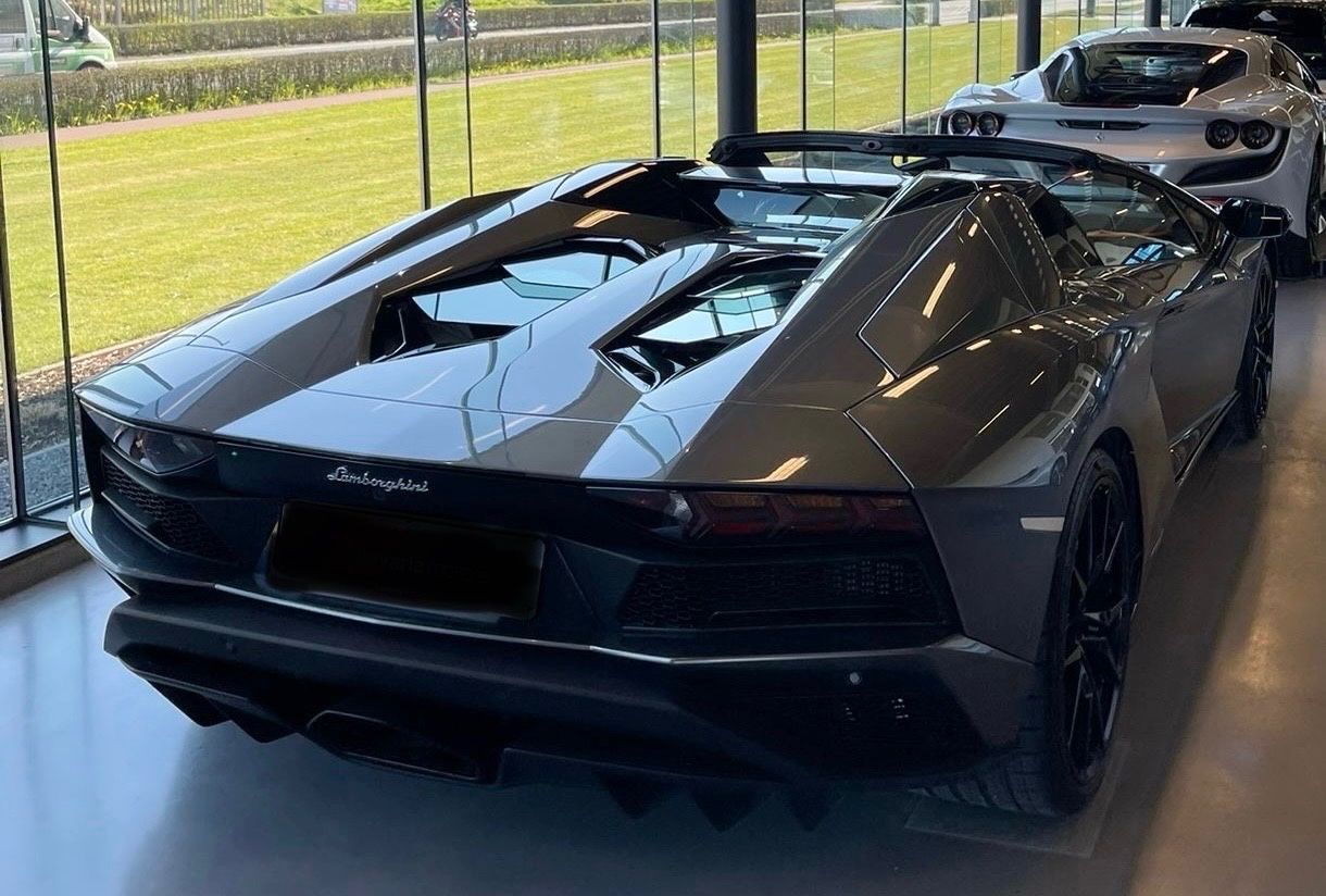 Fahrzeugabbildung Lamborghini AVENTADOR S ROADSTER CARBON LIFT TOPZUSTAND!!!