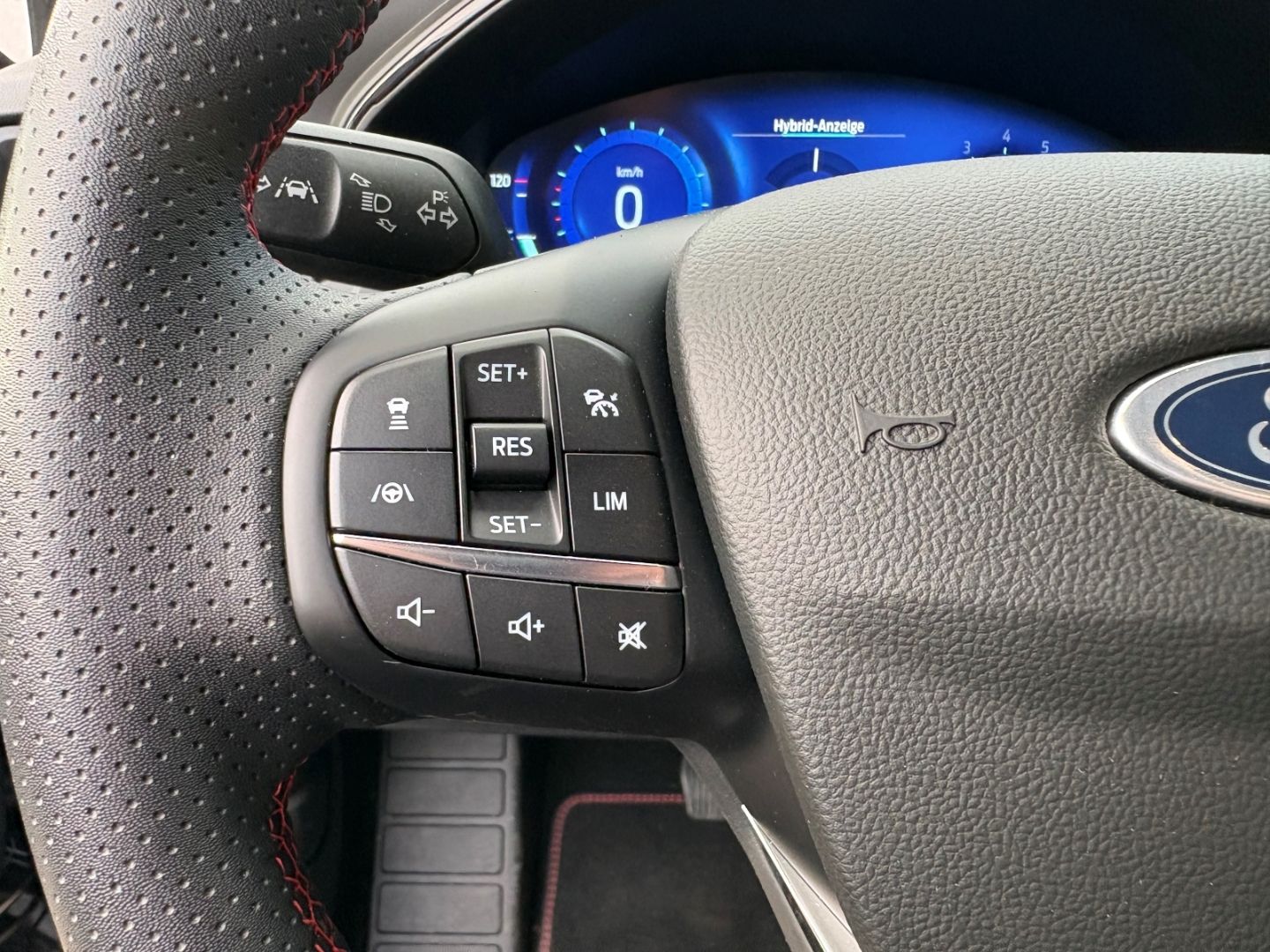 Fahrzeugabbildung Ford Focus Turnier ST-Line X HUD AHK-abnehmbar Navi