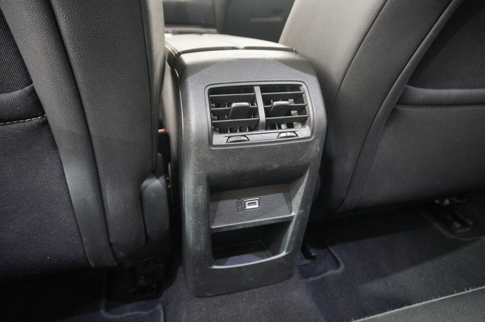 Fahrzeugabbildung Opel Astra L Lim. 1.2T ELEGANCE NAVI/LED/KAMERA/SPORT