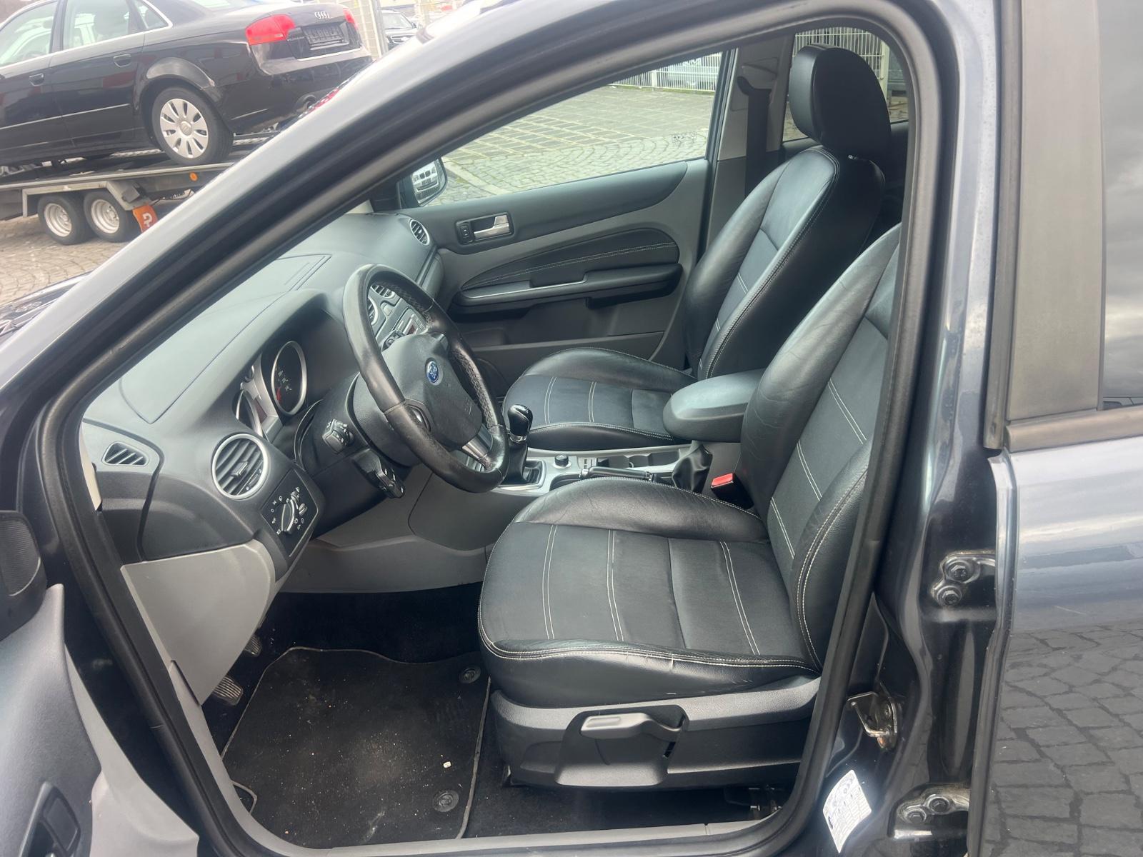 Ford Focus 2008 — interior