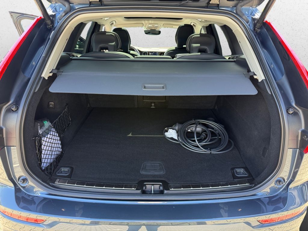 VOLVO XC60 T6 AWD Plug-in Hybrid Plus Dark 360° VOLVO XC60 T6 AWD Plug-in Hybrid Plus Dark 360°