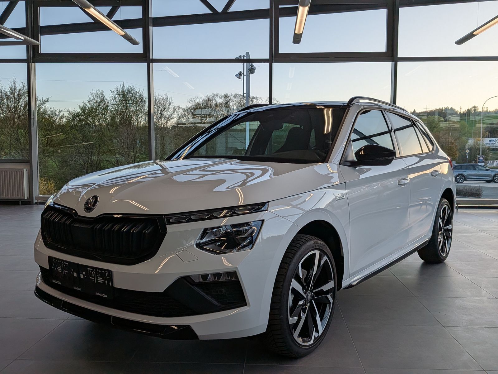 Fahrzeugabbildung SKODA Kamiq 1.5 TSI DSG Monte Carlo Pano Matrix 5J.GAR