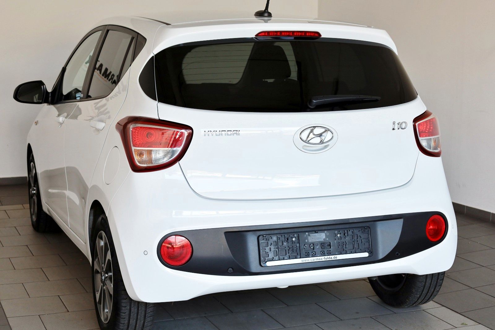 Fahrzeugabbildung Hyundai i10 YES! Plus,Autom.,Navi,SH, PDC, 8fach bereift