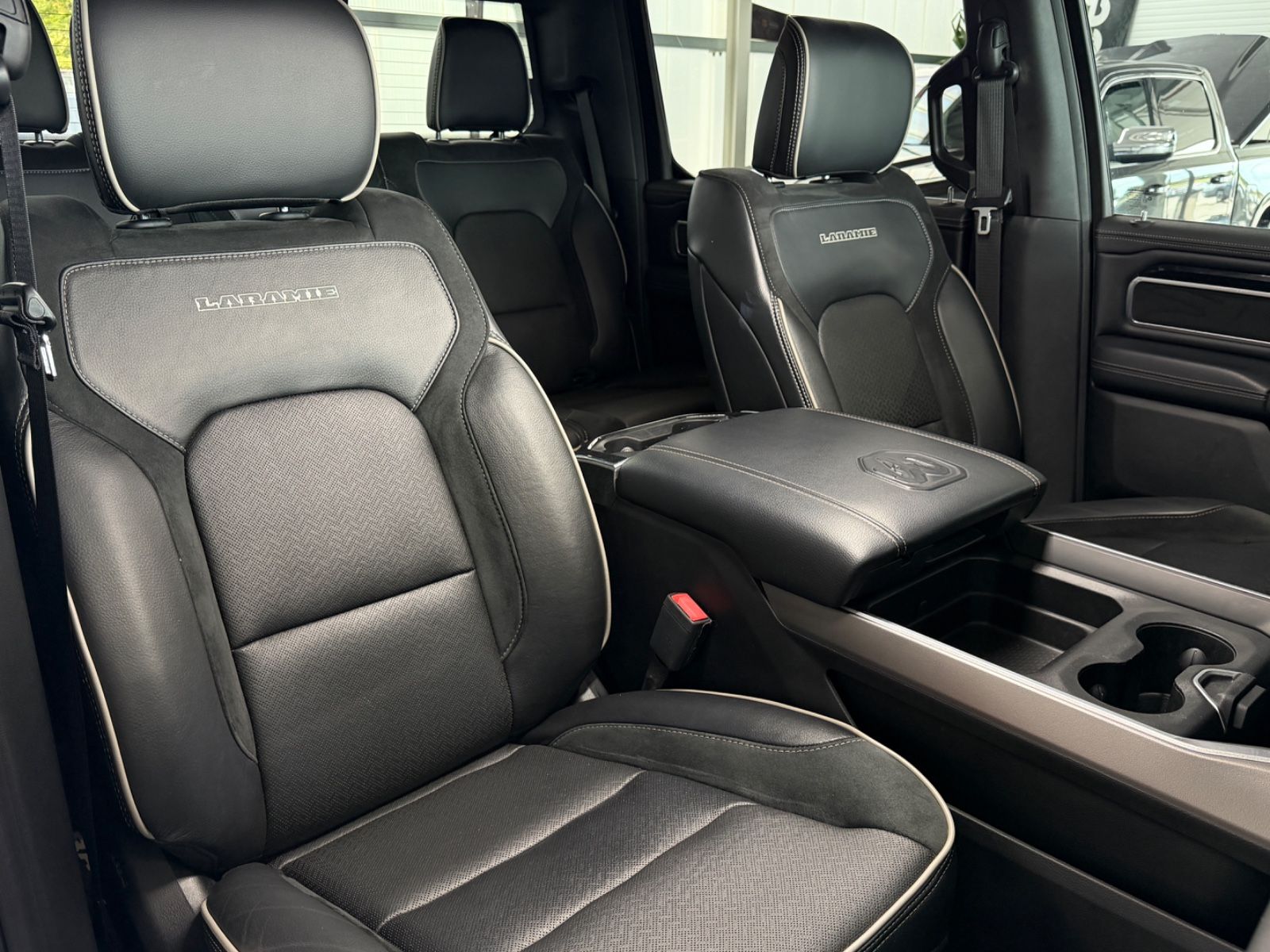Fahrzeugabbildung Dodge RAM 1500 5,7 Laramie NIGHT LPG Luft RamBox