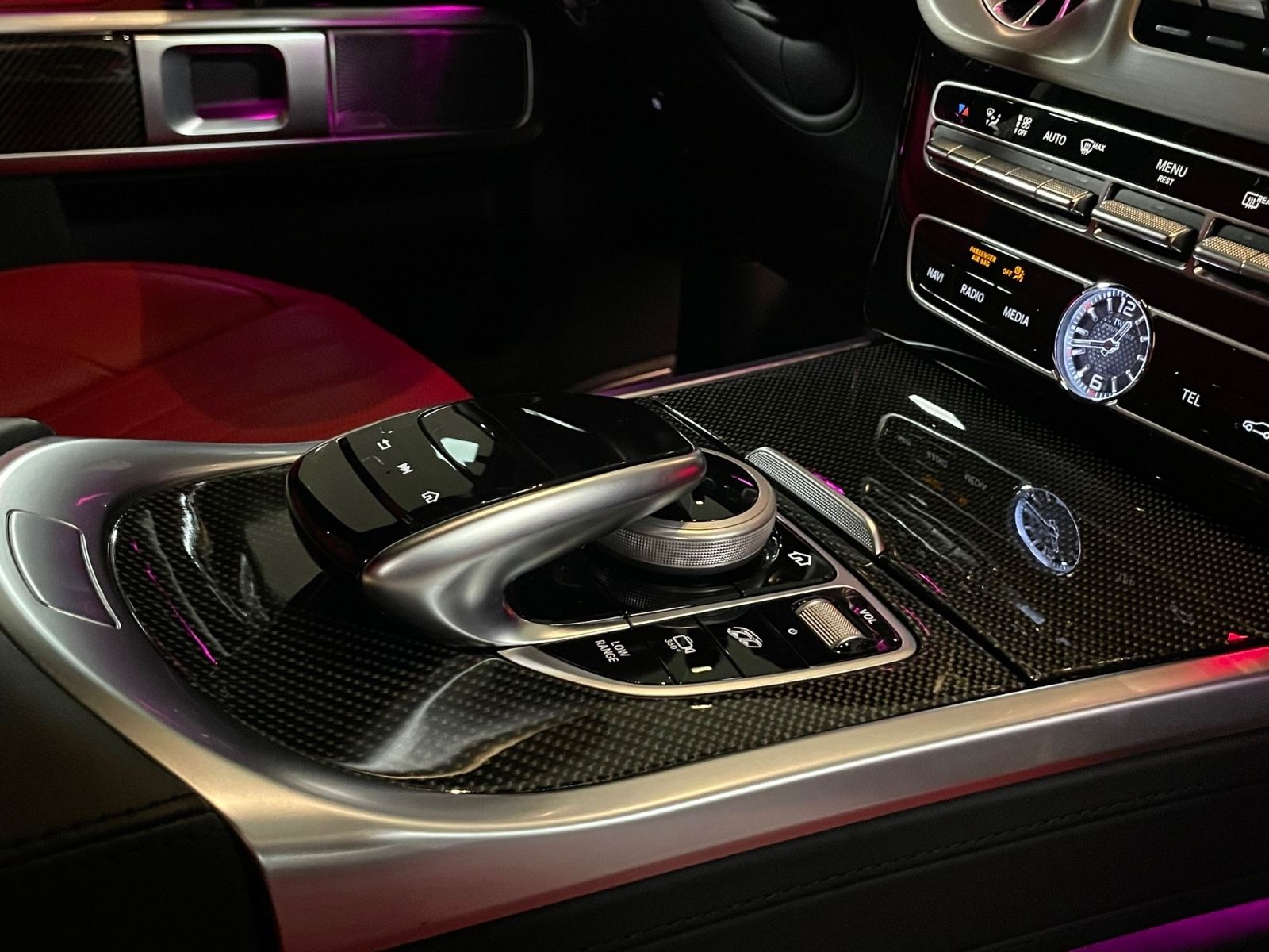 Fahrzeugabbildung Mercedes-Benz G 63 AMG RED INT CARBON NIGHTPACKII MASSAGE FULL