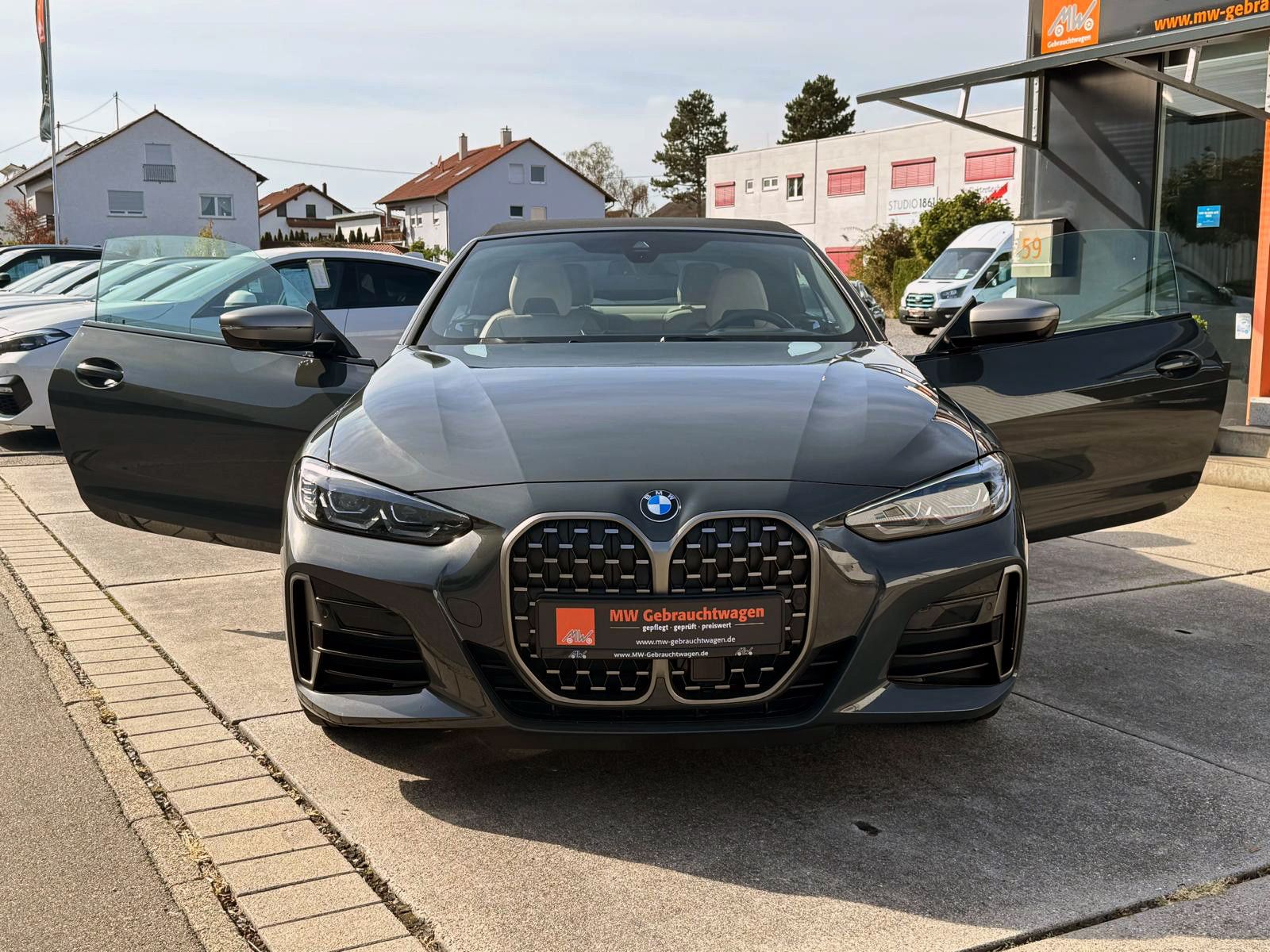 Fahrzeugabbildung BMW M440i xDrive Cabrio ACC AHK LED CarPlay KAM H&K