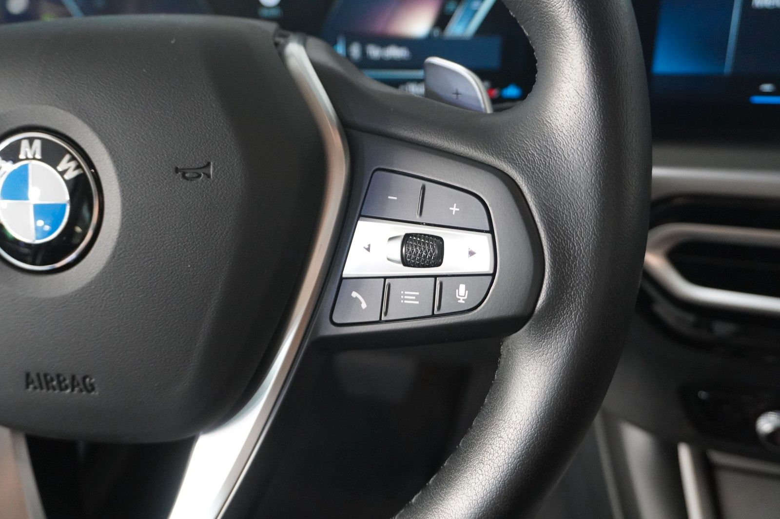 Fahrzeugabbildung BMW 320D TOURING X-DRIVE NAVI/LED/VIRTU./SHZ/DAB+
