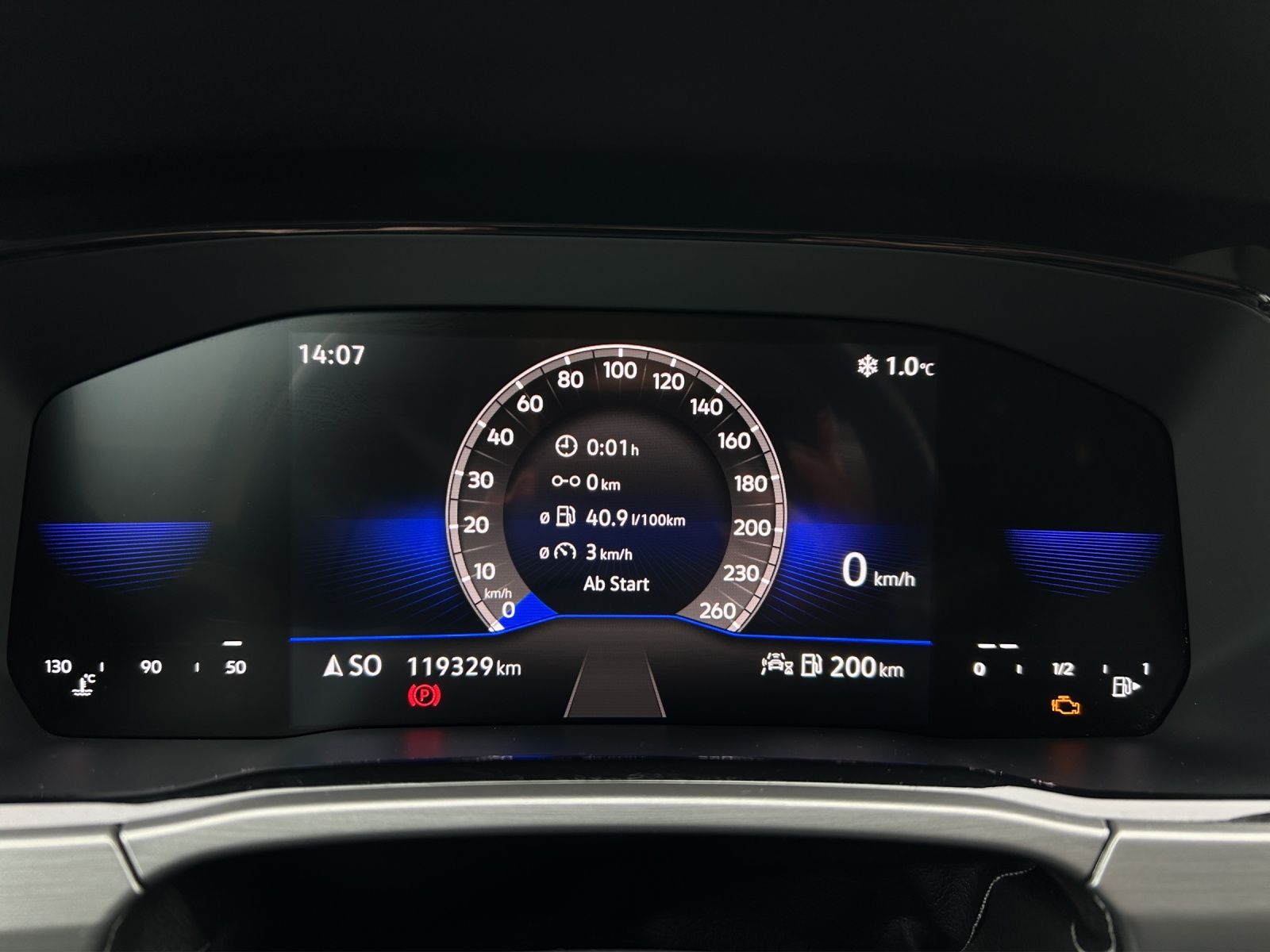 Fahrzeugabbildung Volkswagen Touran Comfortline TDI LED ACC STH SH Massage Cl