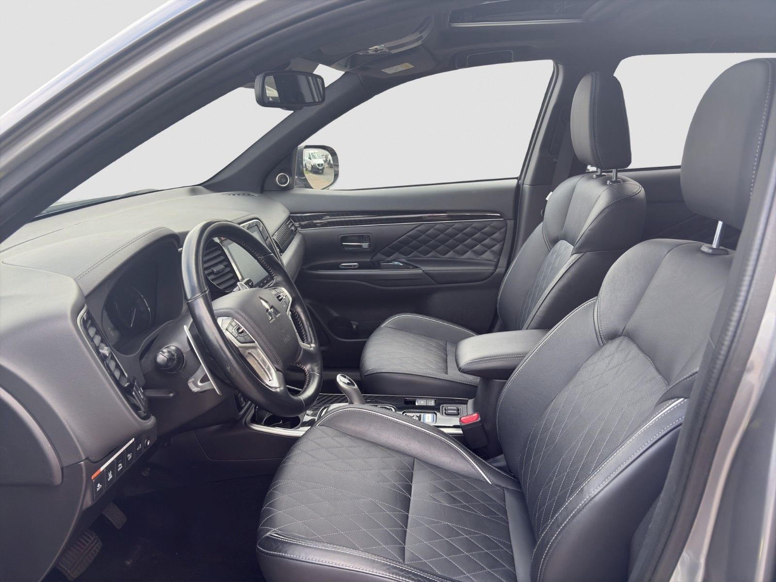 Fahrzeugabbildung Mitsubishi Plug-in Hybrid Outlander