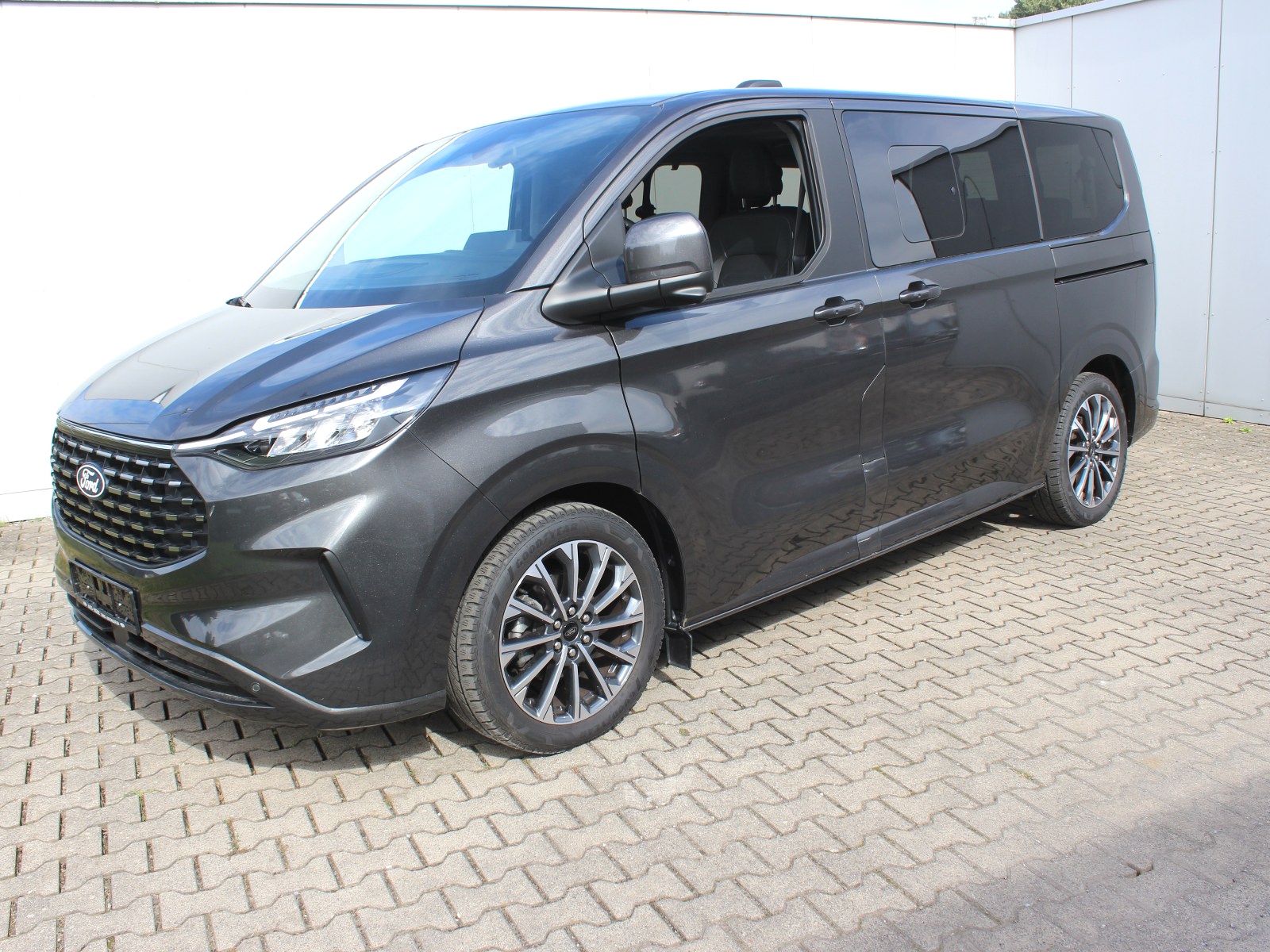 Fahrzeugabbildung Ford Tourneo Custom 320 L1 Tourneo Titanium X AWD