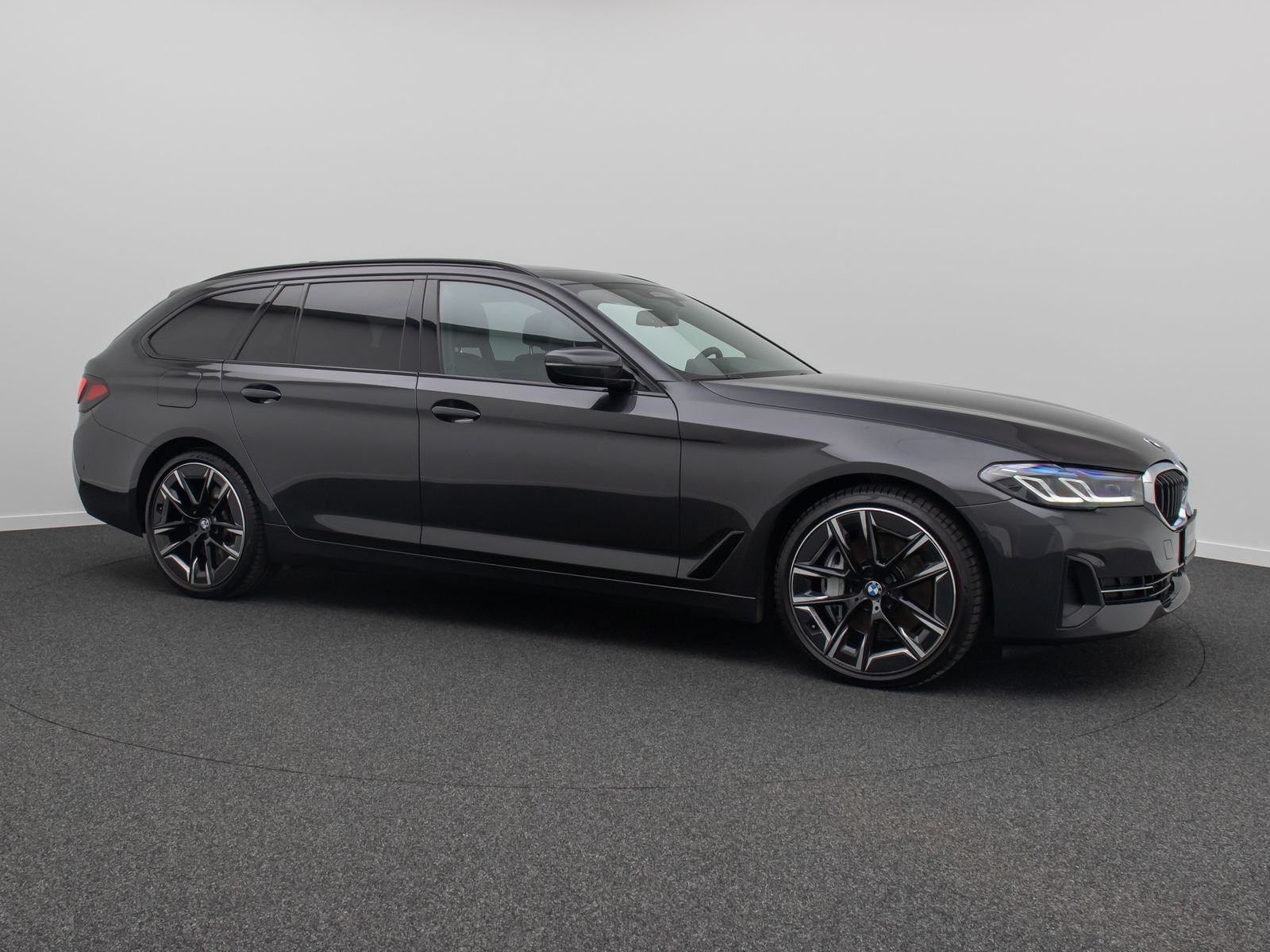 Fahrzeugabbildung BMW 540d xD Panorama Massage DAB H/K HUD AHK 20Zoll