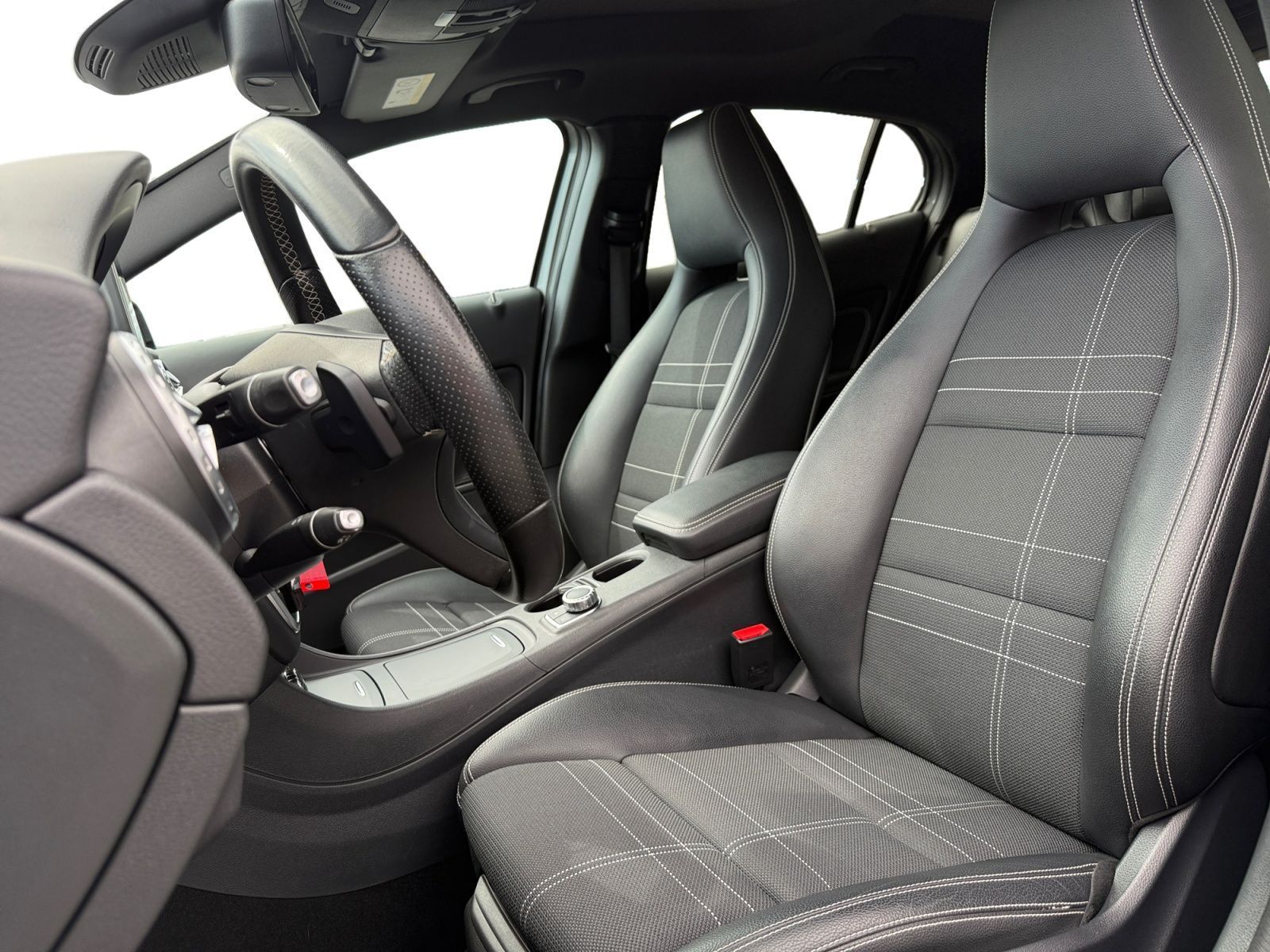 Fahrzeugabbildung Mercedes-Benz GLA 250 Score 4Matic RFK PANO MEMORY