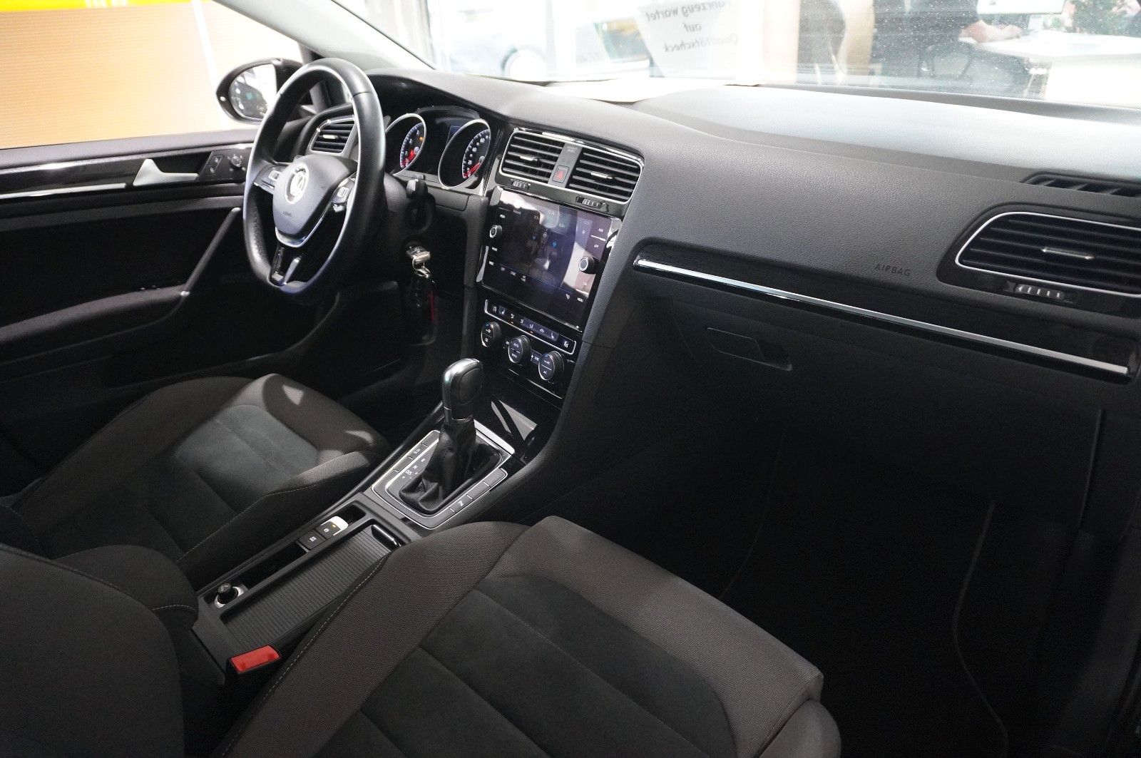Fahrzeugabbildung Volkswagen Golf VII Lim. 1.5 TSI HIGHLINE DSG NAVI/LED/ACC