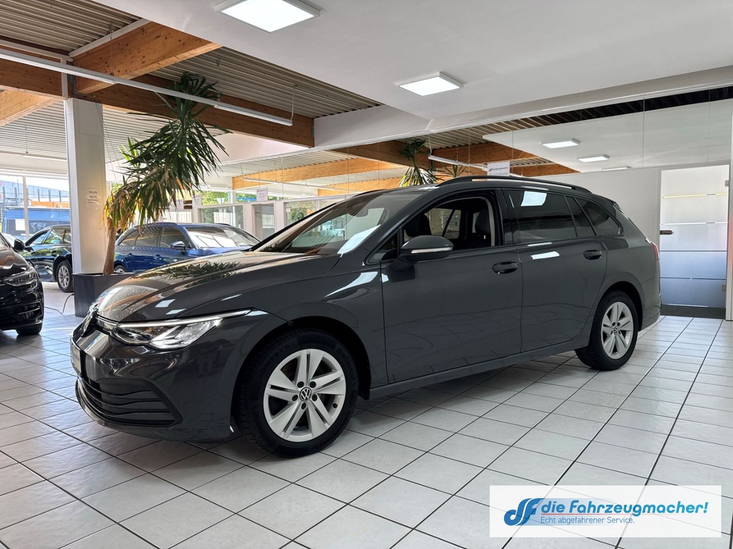 Fahrzeugabbildung Volkswagen Golf VIII Variant Life 2.0 TDI EU6d AHK-klappbar
