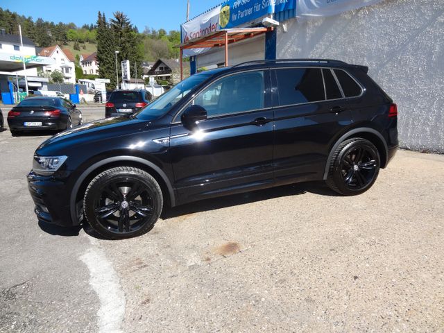 Fahrzeugabbildung Volkswagen Tiguan/R-Line/4x4/DSG/AHK/Navi/Super Optik