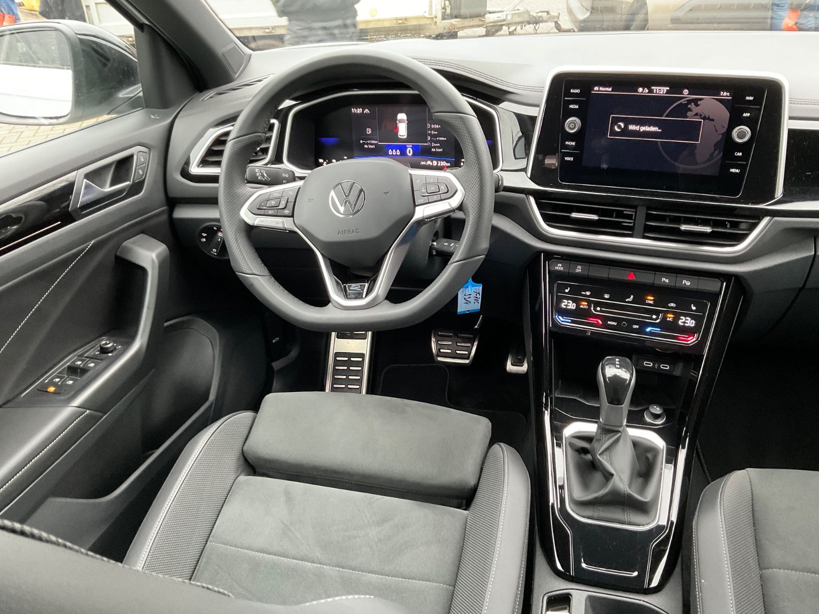 Fahrzeugabbildung Volkswagen T-Roc 1.5 TSI DSG R Line,AHK,ACC,Kamera,Navi