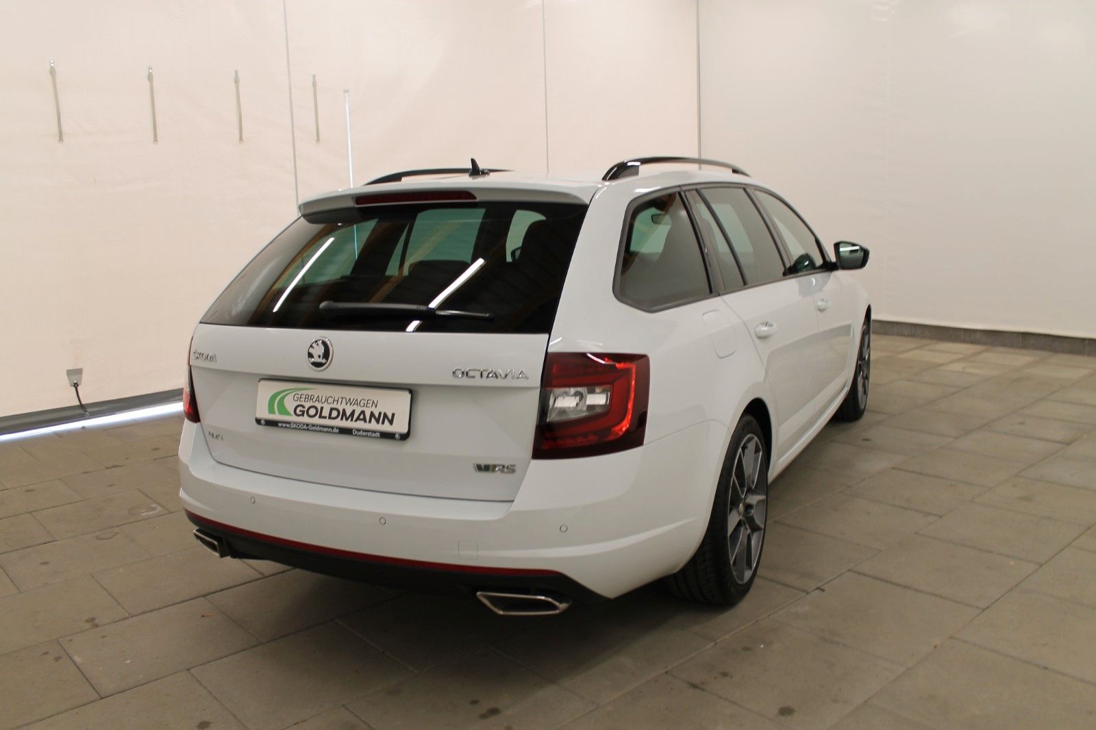 Fahrzeugabbildung SKODA Octavia Combi RS 2.0 TDI 135 kW 4x4 7-Gang DSG