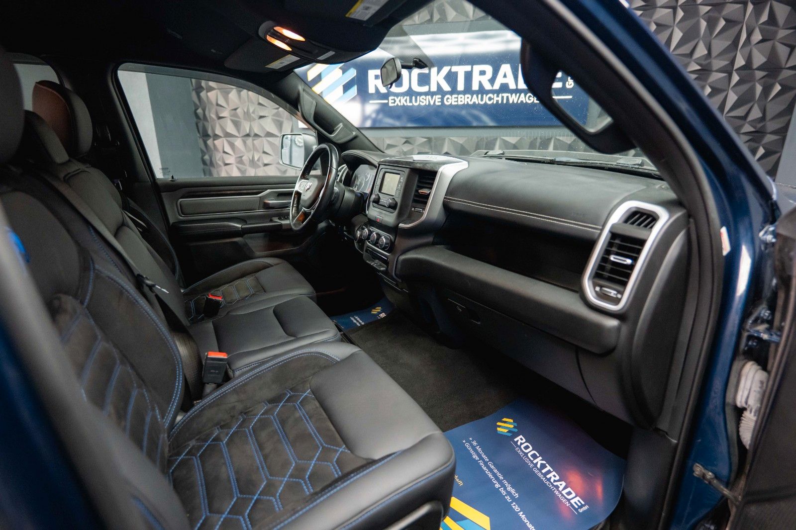 Fahrzeugabbildung Dodge RAM 5.7 V8 HEMI 4x4 OFFROAD NightEdition LONGBED