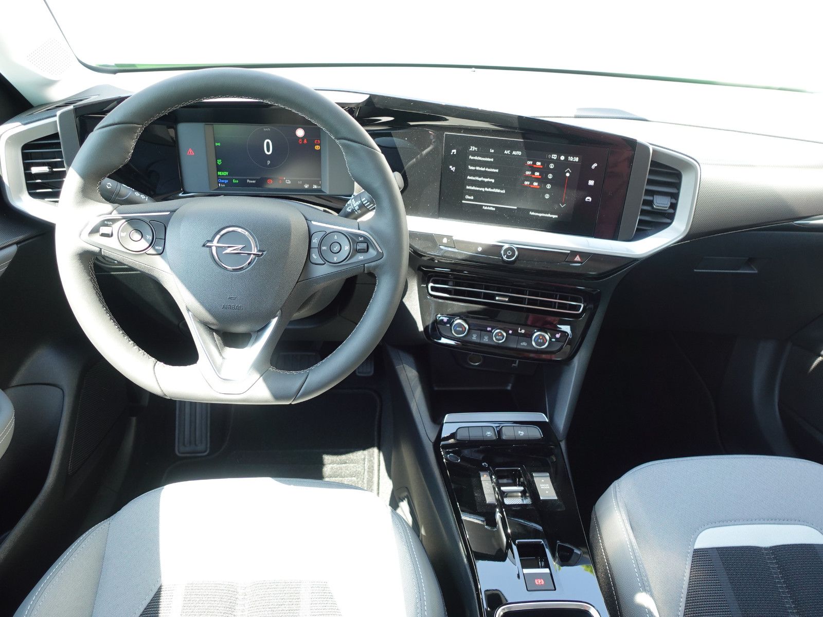 Fahrzeugabbildung Opel Mokka Elegance Electric 11kWOnBoard-Charger Navi