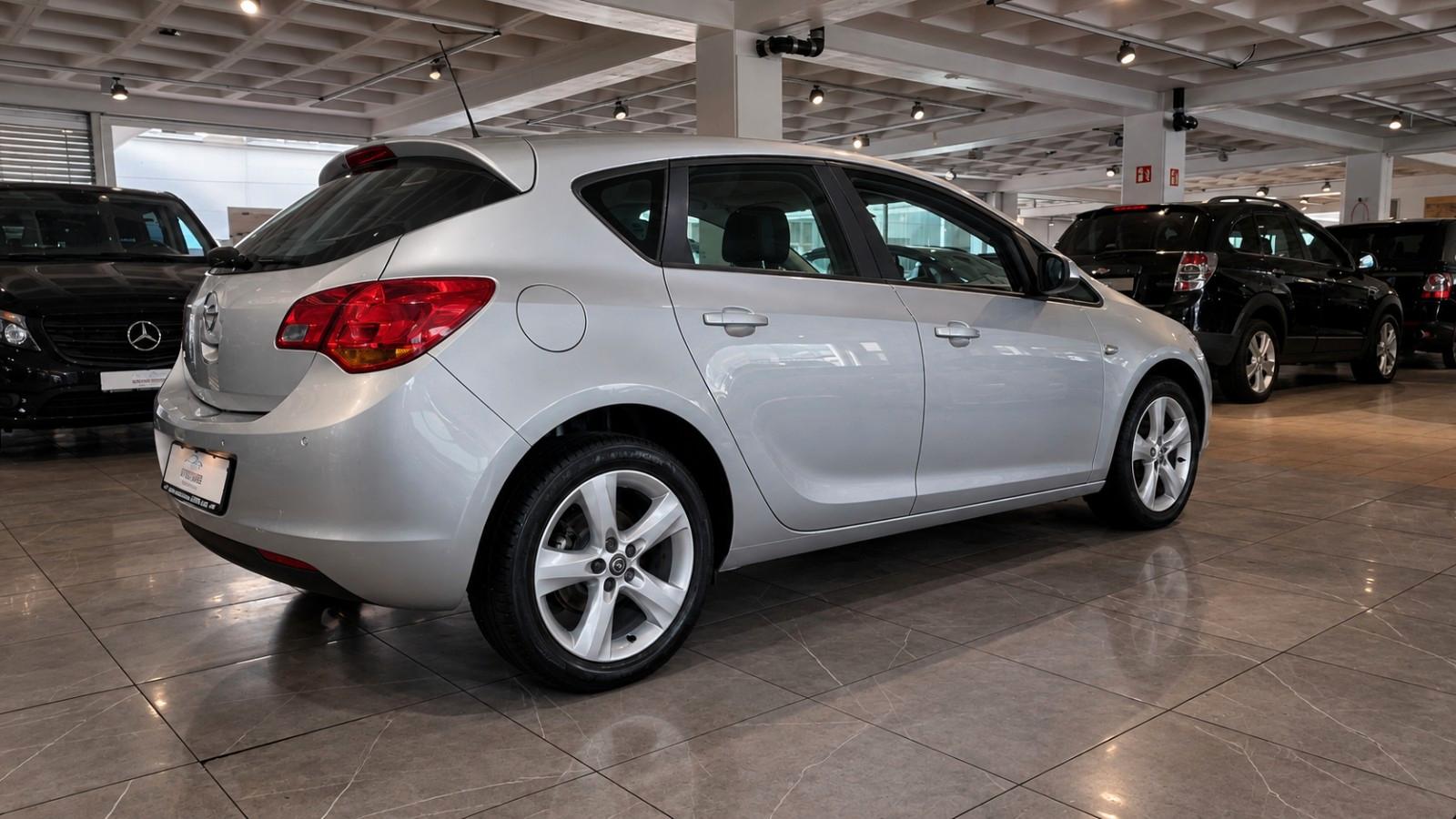 Opel Astra J Lim. 5-trg Edition *Erst 78tkm*Automatik