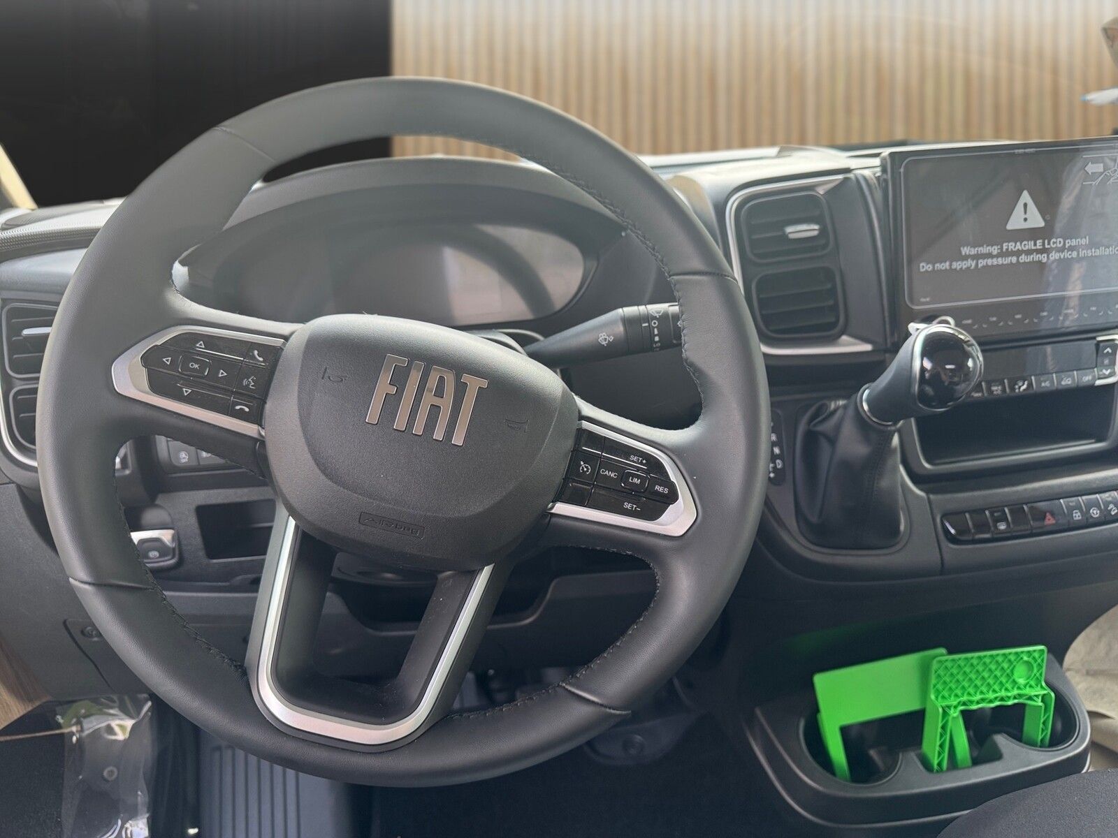 Fahrzeugabbildung Eura Mobil Integra Line IL 720 EB Mondial Pakete, Backofen