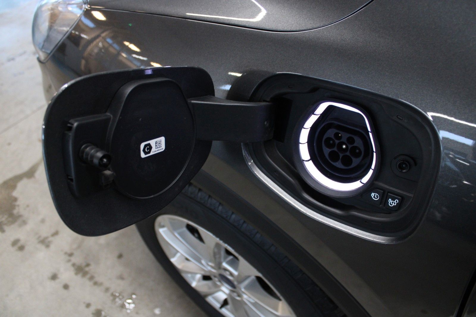 Fahrzeugabbildung Ford Kuga PHEV Titanium X AHK LED HUD 2xCam WinterP.