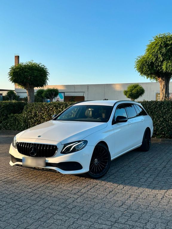 Image of Mercedes-Benz E 220
