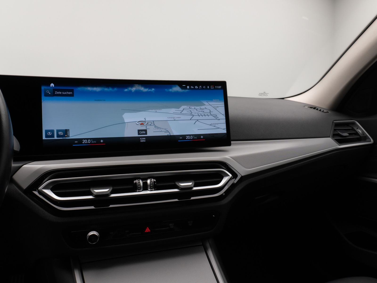 Fahrzeugabbildung BMW 320d Kamera DAB HiFi Leder Komfort Sport LED